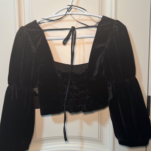 Uraban Outfitters Black Velvet Top - Picture 2 of 3
